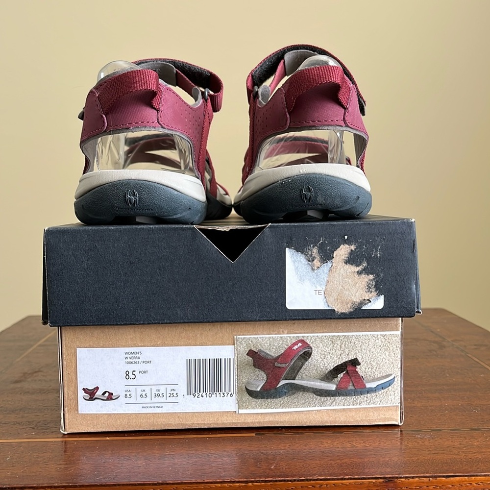 New in Box - Teva W Verra Sandals in Port - 8.5 - Picture 4 of 8